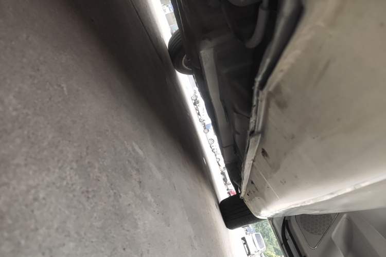 Used Geely Auto Emgrand 2014 Sedan 1.5L CVT Elite Model Right Side Sill