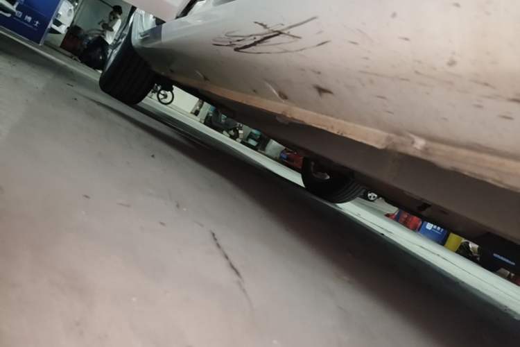 Used Geely Auto Emgrand 2014 Sedan 1.3T CVT Elite Model Right Side Sill