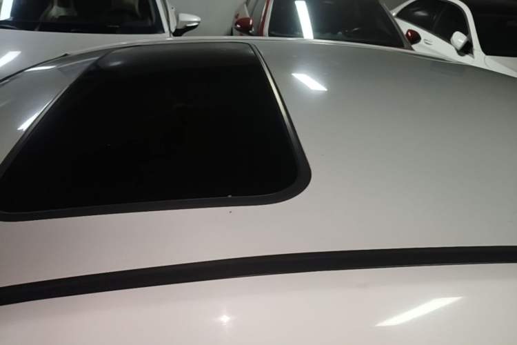Used Geely Auto Emgrand 2014 Sedan 1.3T CVT Elite Model Roof