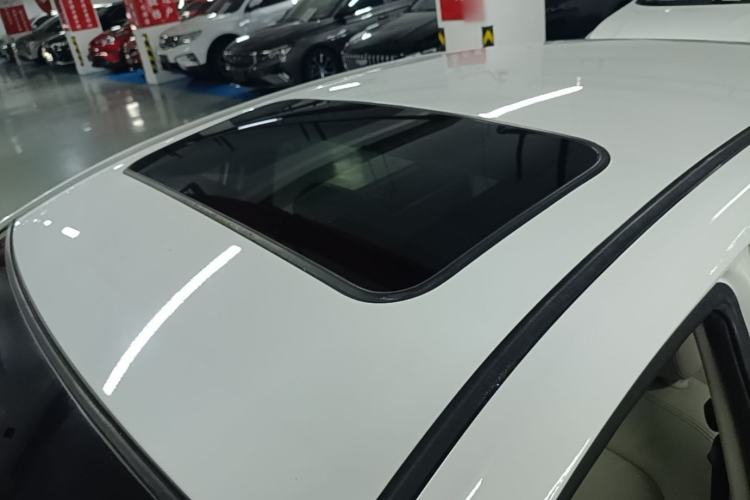 Used Geely Auto Emgrand 2014 Sedan 1.5L CVT Elite Model Roof