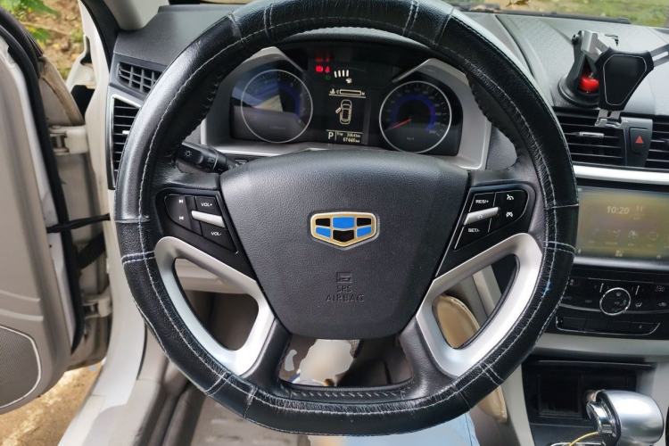 Used Geely Auto Emgrand 2014 Sedan 1.5L CVT Elite Model Steering Wheel