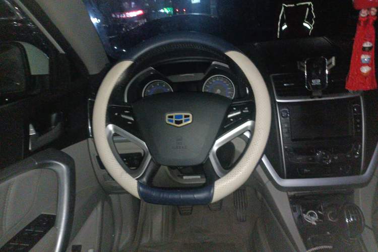 Used Geely Auto Emgrand 2014 Sedan 1.5L Manual Fashion Edition Steering Wheel