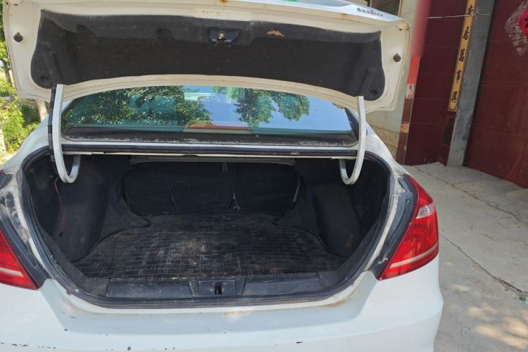 Used Geely Auto Emgrand 2014 Sedan 1.5L Manual Fashion Edition Trunk