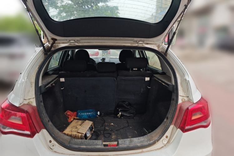 Used Geely Auto Emgrand 2014 Hatchback 1.5L Manual Fashion Edition Trunk