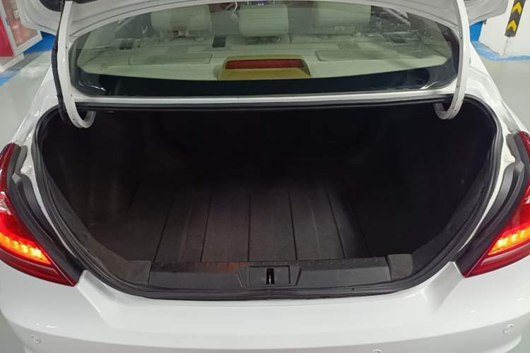 Used Geely Auto Emgrand 2014 Sedan 1.5L CVT Elite Model Trunk