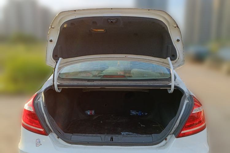 Used Geely Auto Emgrand 2014 Sedan 1.5L Manual Fashion Edition Trunk