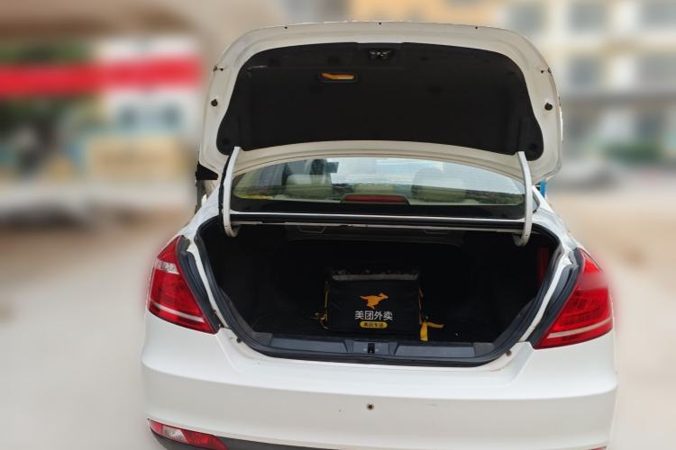 Used Geely Auto Emgrand 2014 Sedan 1.5L Manual Fashion Edition Trunk