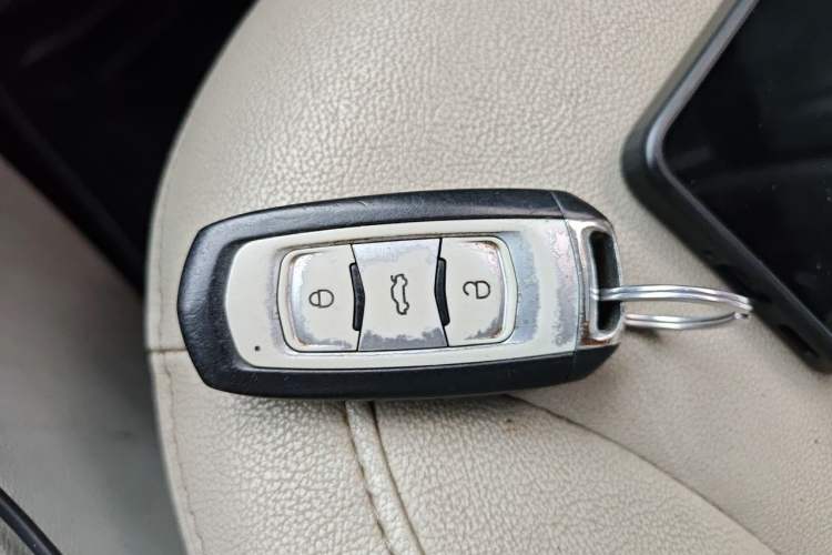 Used Geely Auto Emgrand 2014 Sedan 1.3T CVT Prestige Model Vehicle Key