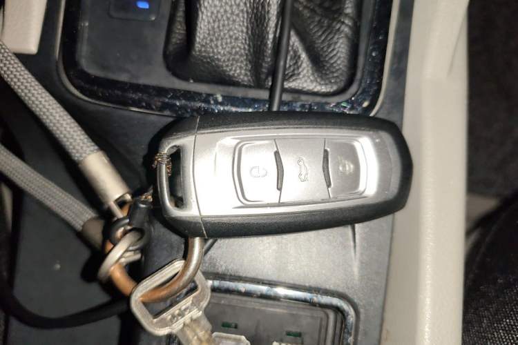 Used Geely Auto Emgrand 2014 Sedan 1.3T CVT Elite Model Vehicle Key