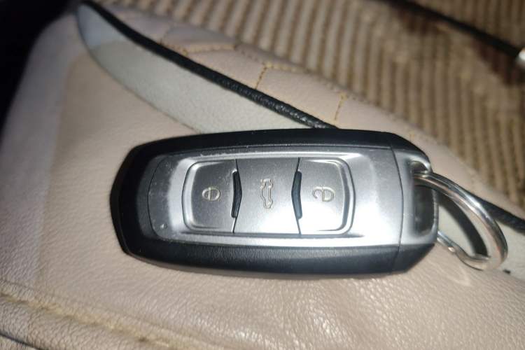 Used Geely Auto Emgrand 2014 Sedan 1.5L Manual Fashion Edition Vehicle Key