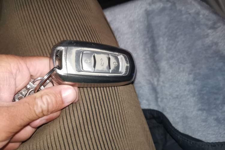 Used Geely Auto Emgrand 2014 Sedan 1.5L Manual Fashion Edition Vehicle Key
