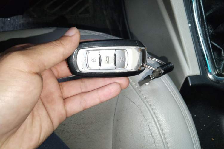 Used Geely Auto Emgrand 2014 Sedan 1.5L Manual Fashion Edition Vehicle Key
