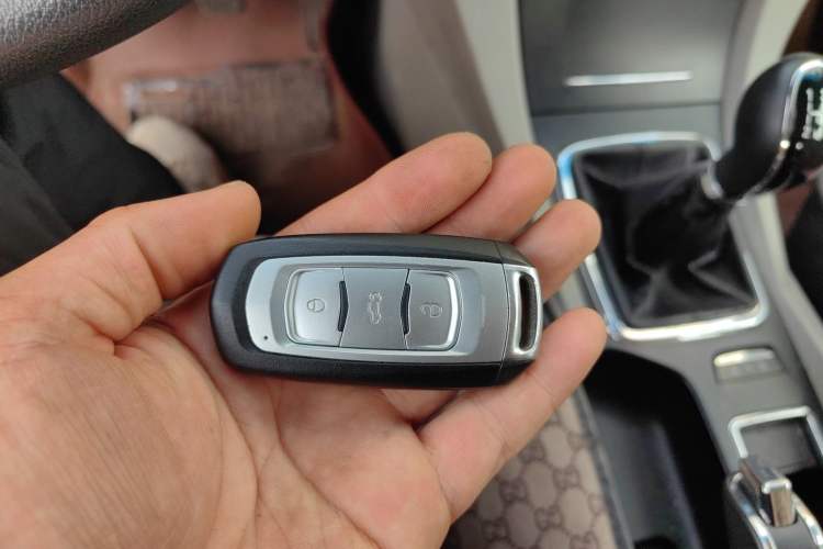 Used Geely Auto Emgrand 2014 Sedan 1.5L Manual Fashion Edition Vehicle Key