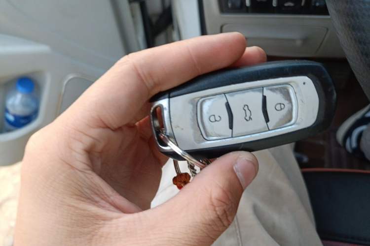 Used Geely Auto Emgrand 2014 Sedan 1.5L Manual Fashion Edition Vehicle Key