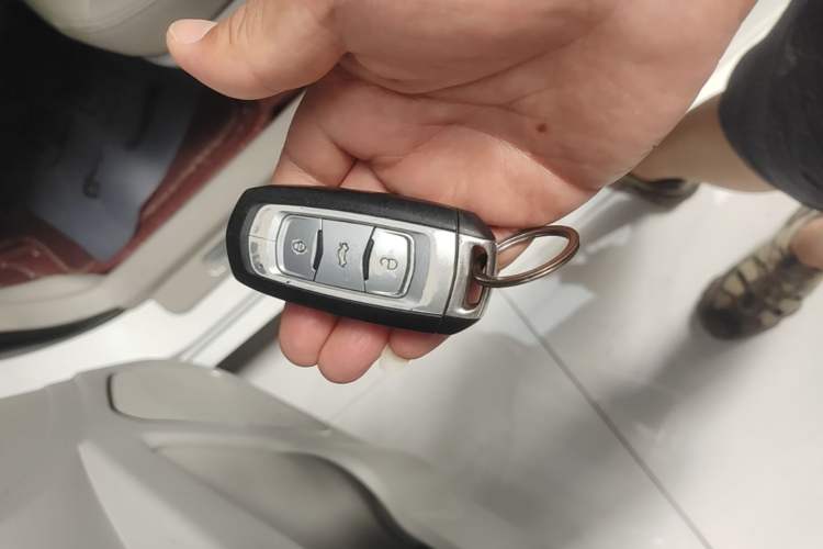 Used Geely Auto Emgrand 2014 Sedan 1.5L Manual Elite Model Vehicle Key