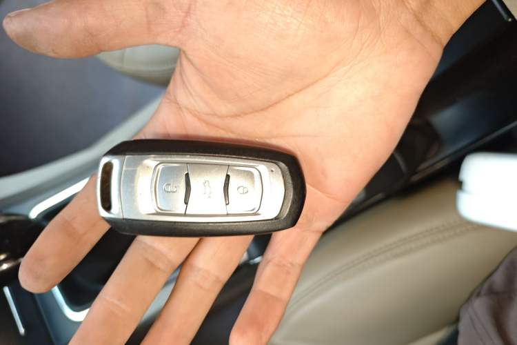 Used Geely Auto Emgrand 2014 Sedan 1.5L Manual Fashion Edition Vehicle Key
