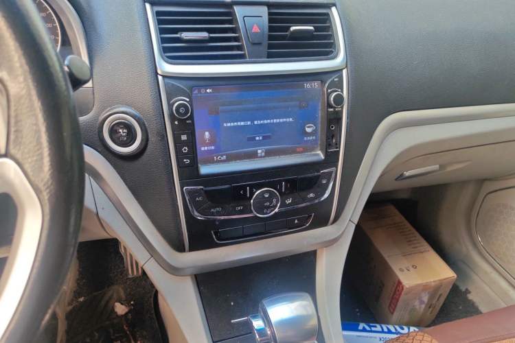 Used Geely Auto Emgrand 2014 Sedan 1.3T CVT Prestige Model Audio And AC Panel