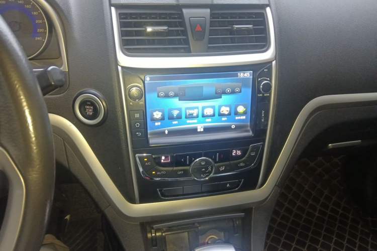 Used Geely Auto Emgrand 2014 Hatchback 1.3T CVT Elite Model Audio And AC Panel