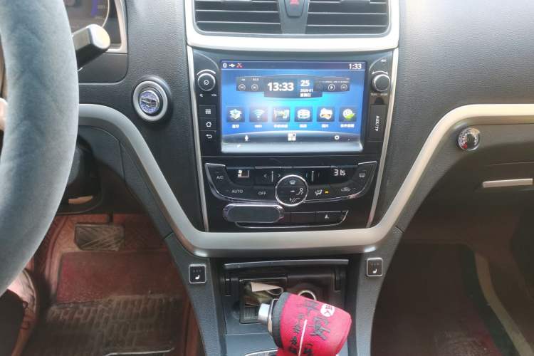 Used Geely Auto Emgrand 2014 Hatchback 1.3T CVT Elite Model Audio And AC Panel