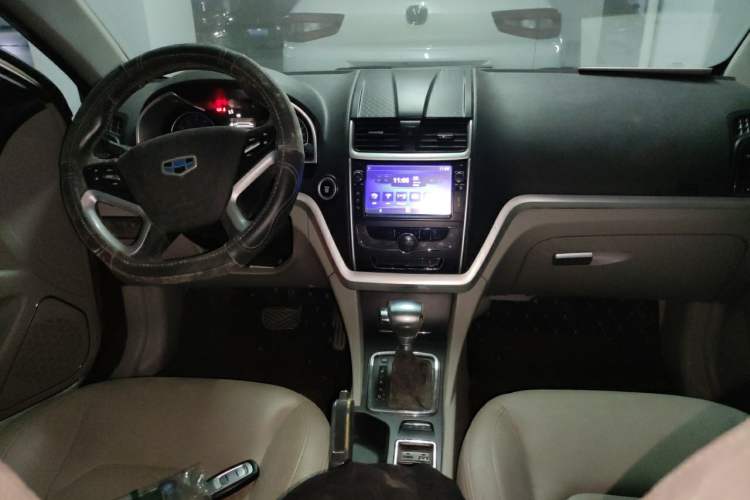 Used Geely Auto Emgrand 2014 Sedan 1.5L CVT Elite Model Center Console