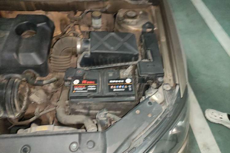 Used Geely Auto Emgrand 2014 Sedan 1.5L CVT Elite Model Engine Bay Left