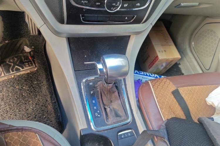 Used Geely Auto Emgrand 2014 Sedan 1.3T CVT Prestige Model Gear Lever