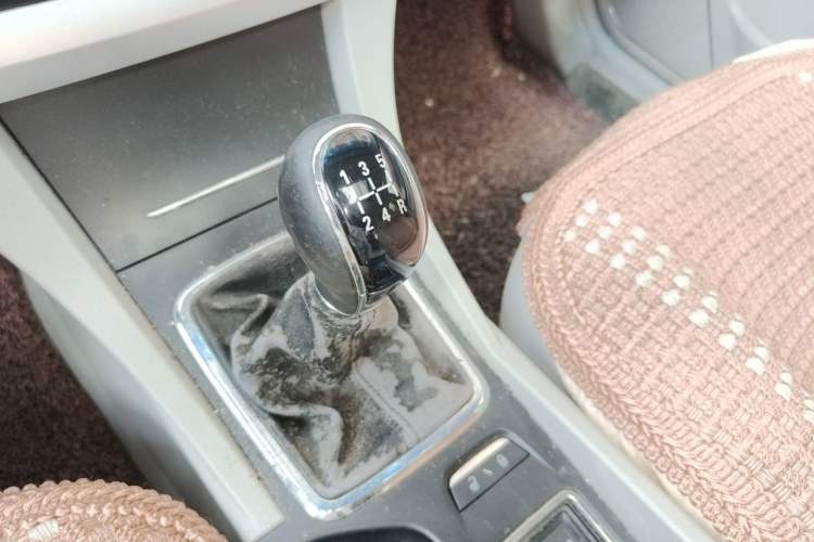 Used Geely Auto Emgrand 2014 Sedan 1.5L Manual Elite Model Gear Lever