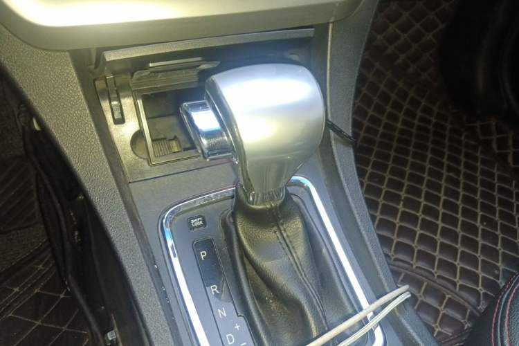 Used Geely Auto Emgrand 2014 Hatchback 1.3T CVT Elite Model Gear Lever