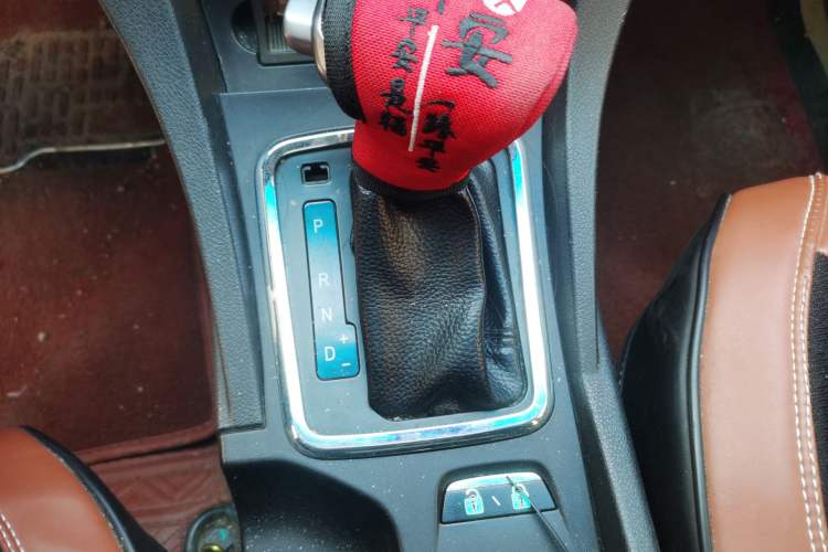 Used Geely Auto Emgrand 2014 Hatchback 1.3T CVT Elite Model Gear Lever