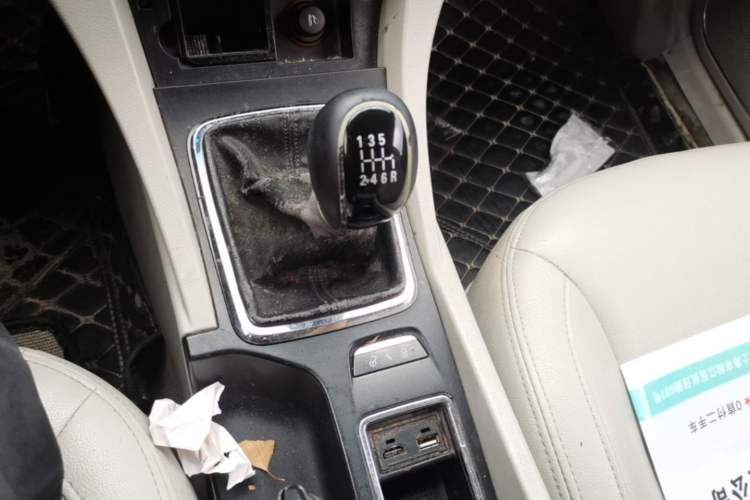 Used Geely Auto Emgrand 2014 Sedan 1.3T Manual Luxury Model Gear Lever