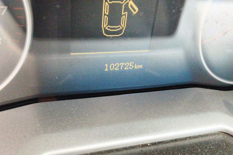 Used Geely Auto Emgrand 2014 Sedan 1.5L Manual Fashion Edition Odometer Close Up