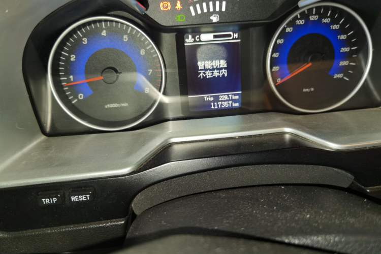 Used Geely Auto Emgrand 2014 Sedan 1.5L Manual Fashion Edition Odometer Close Up