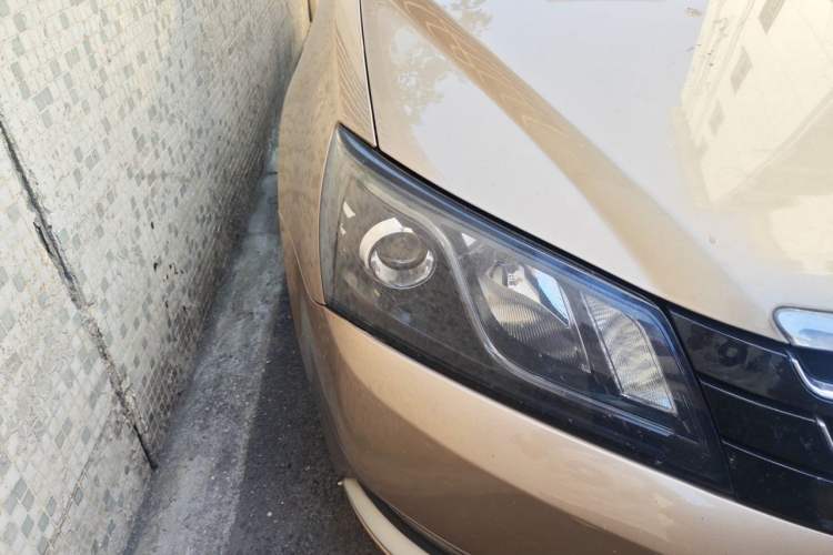 Used Geely Auto Emgrand 2014 Sedan 1.3T CVT Prestige Model Right Front Headlight