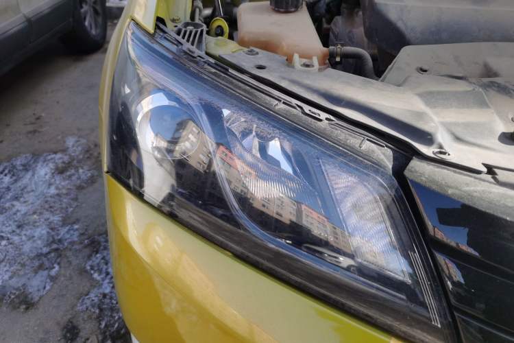 Used Geely Auto Emgrand 2014 Hatchback 1.3T CVT Elite Model Right Front Headlight