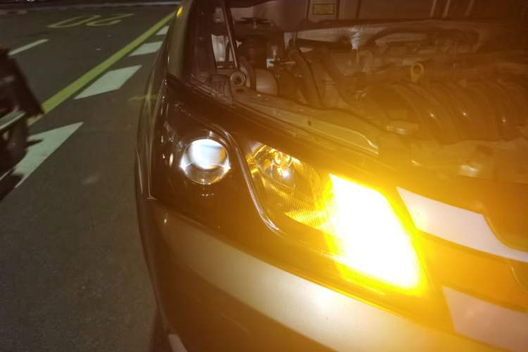 Used Geely Auto Emgrand 2014 Sedan 1.5L Manual Fashion Edition Right Front Headlight