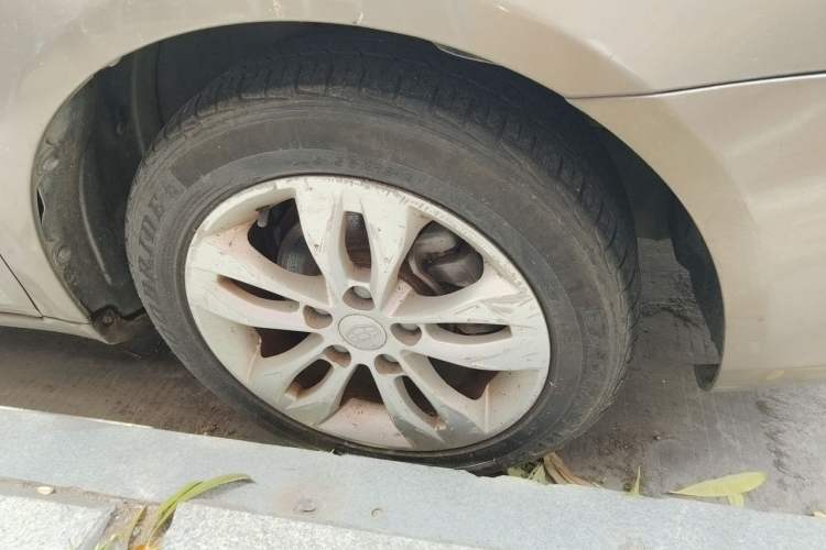 Used Geely Auto Emgrand 2014 Sedan 1.5L Manual Elite Model Right Front Wheel Hub