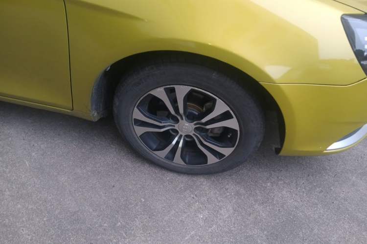 Used Geely Auto Emgrand 2014 Hatchback 1.3T CVT Elite Model Right Front Wheel Hub