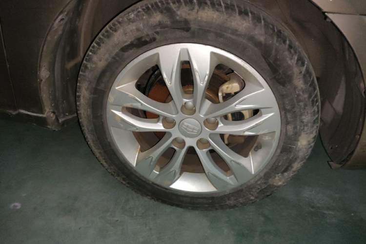 Used Geely Auto Emgrand 2014 Sedan 1.5L CVT Elite Model Right Front Wheel Hub