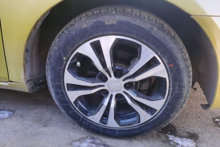 Used Geely Auto Emgrand 2014 Hatchback 1.3T CVT Elite Model Right Front Wheel Hub