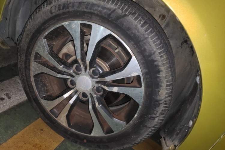 Used Geely Auto Emgrand 2014 Hatchback 1.5L Manual Elite Model Right Front Wheel Hub