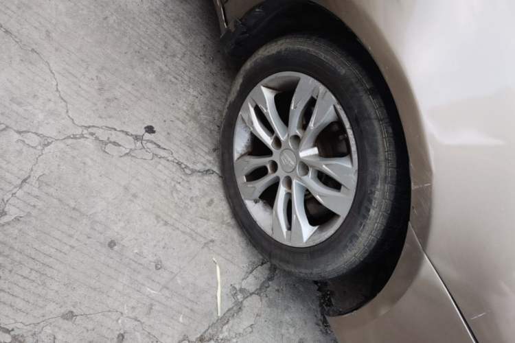 Used Geely Auto Emgrand 2014 Sedan 1.3T Manual Luxury Model Right Front Wheel Hub
