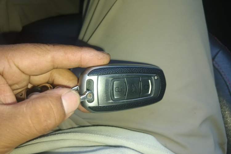 Used Geely Auto Emgrand 2014 Hatchback 1.3T CVT Elite Model Vehicle Key