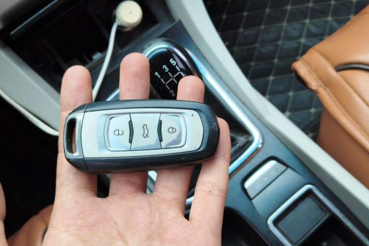 Used Geely Auto Emgrand 2014 Sedan 1.5L Manual Fashion Edition Vehicle Key
