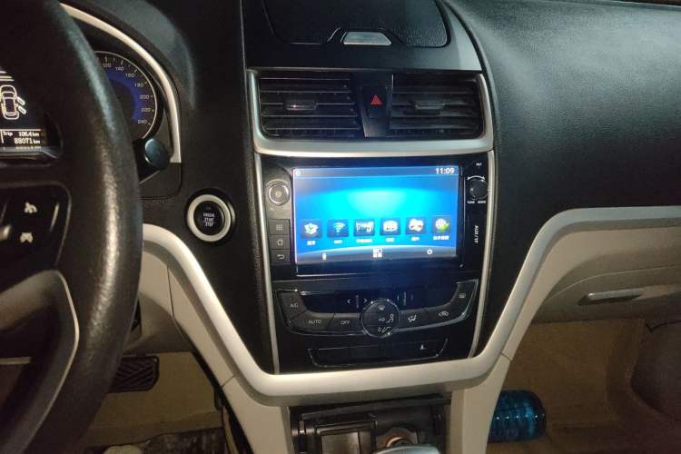 Used Geely Auto Emgrand 2015 Sedan 1.3T CVT Upward Edition Audio And AC Panel