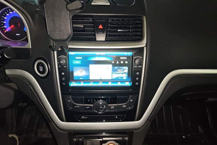 Used Geely Auto Emgrand 2015 Sedan 1.5L CVT Upward Version Audio And AC Panel