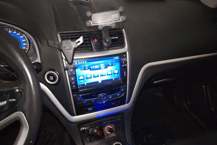Used Geely Auto Emgrand 2015 Sedan 1.5L Manual - Top Trim Level Audio And AC Panel