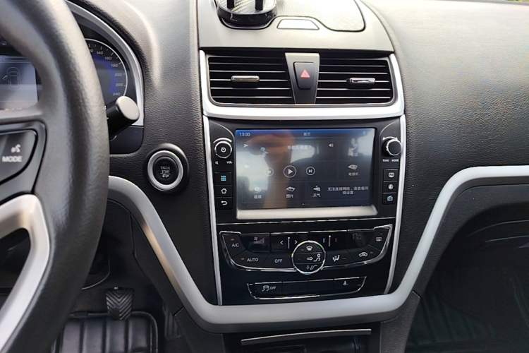Used Geely Auto Emgrand 2015 Sedan 1.3T Manual Upward Edition Audio And AC Panel