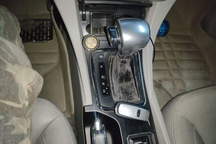 Used Geely Auto Emgrand 2015 Sedan 1.3T CVT Upward Edition Gear Lever