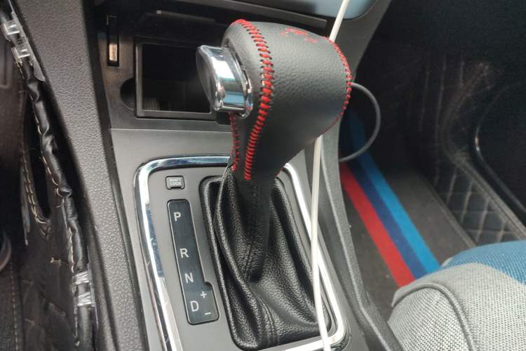 Used Geely Auto Emgrand 2015 Sedan 1.5L CVT Upward Version Gear Lever