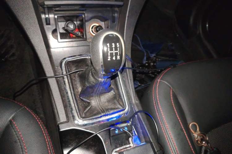Used Geely Auto Emgrand 2015 Sedan 1.5L Manual - Top Trim Level Gear Lever